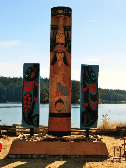  2016-8-25-coast-salish-reef-net-totem-and-salmon-story-boards-at-english-camp